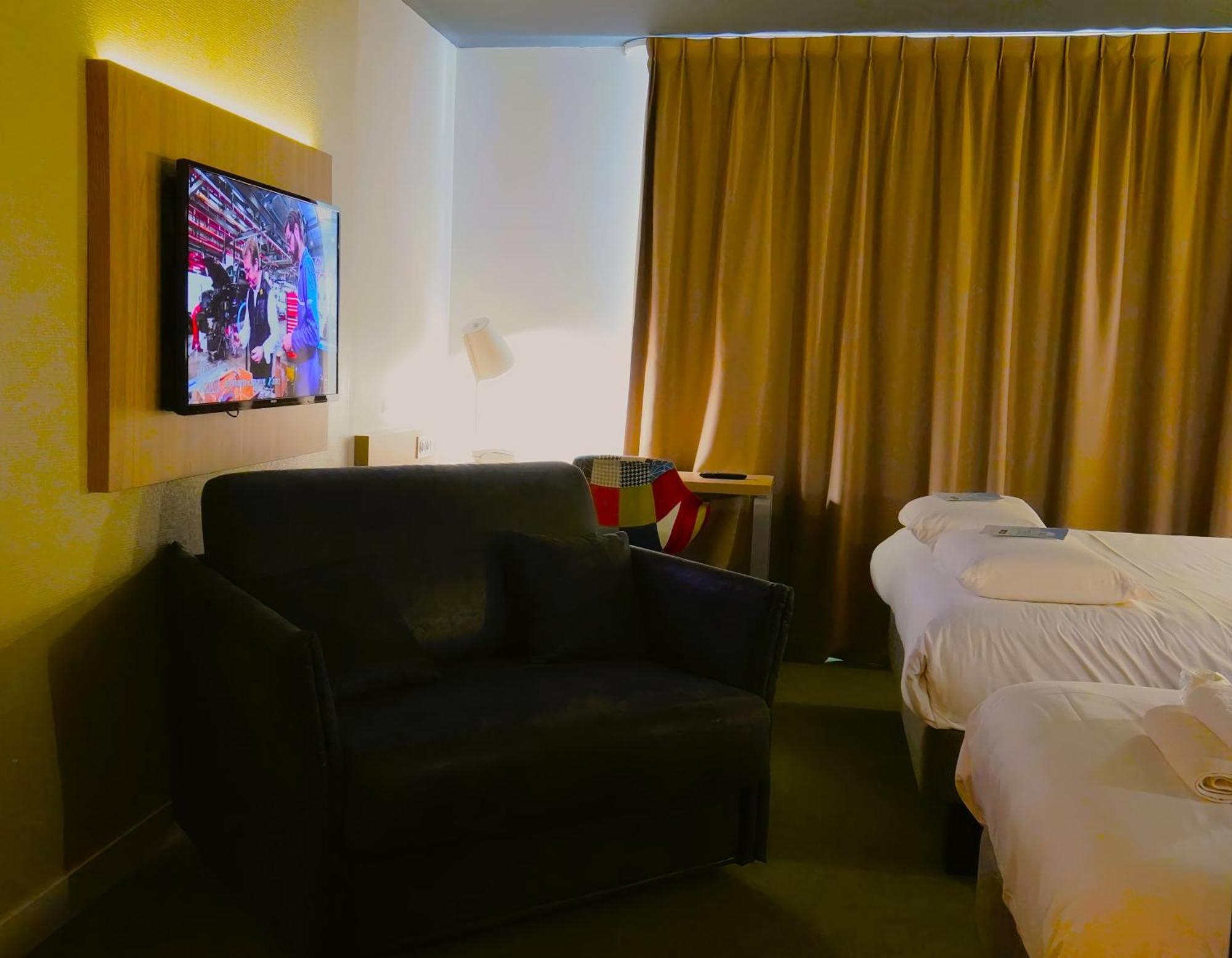 Kyriad Clermont Ferrand Nord - Риом Экстерьер фото