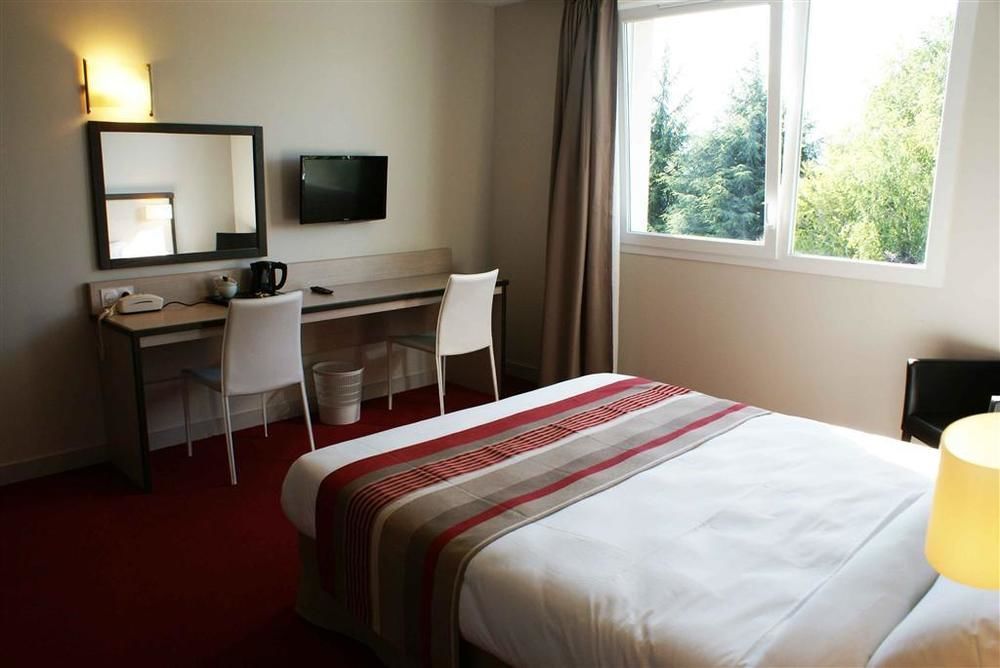 Kyriad Clermont Ferrand Nord - Риом Экстерьер фото
