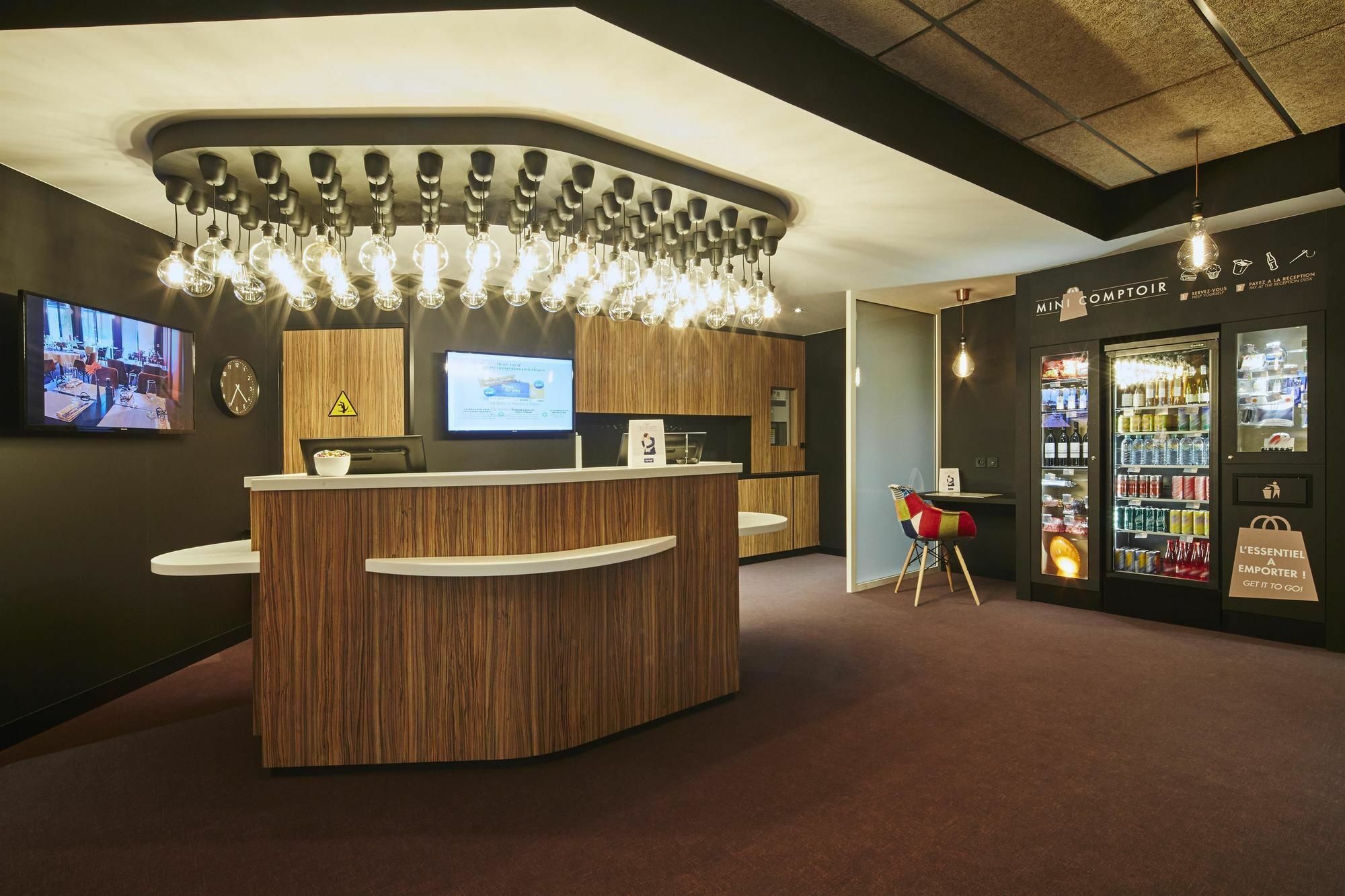 Kyriad Clermont Ferrand Nord - Риом Экстерьер фото